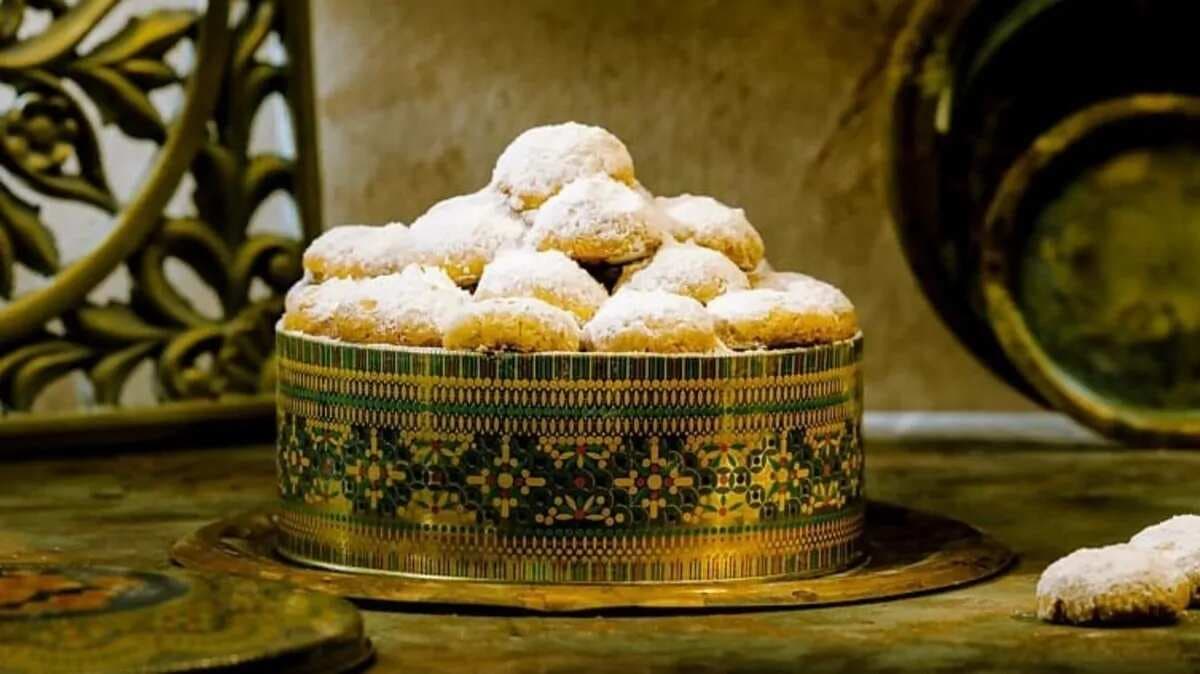 Kahk: Egyptian Traditional Eid Cookies