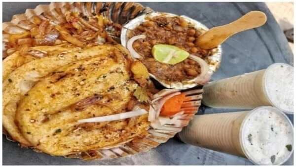 Food Vendor In Agra Sells ‘Spiciest’ Chhole Kulche; The Internet Is Baffled