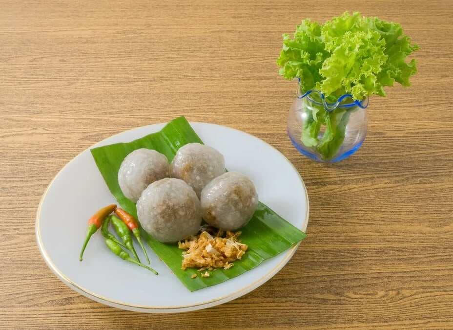 Pundi Gasi: Steamed Rice Dumplings Dunked In Spicy Coconut Gravy