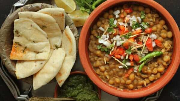 Tick Tock, Matar Kulcha On Lunch O’ Clock: Delhi’s Favourite Street Food Recipe 