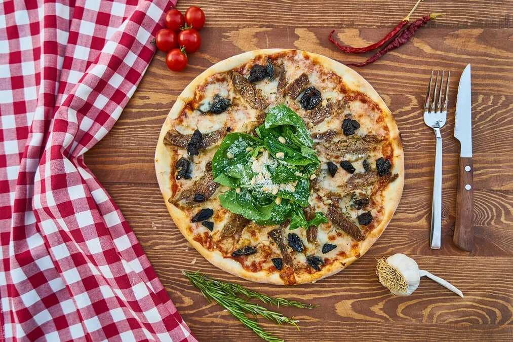 Cravings v/s Calories: 5 Ways To Make Your Pizza Night Healthier  