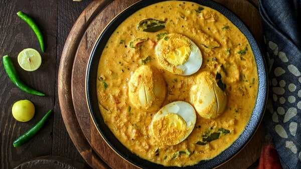 Watch: Have You Tasted The Yummy Bengali Egg Curry Dim Shorshe?