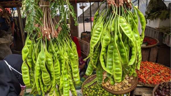 The Stink Bean: A Smelly But Healthy Thai Vegetable