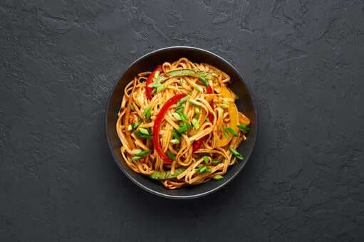 Hakka Noodles And Chilli Paneer Dry: A Sweet And Savoury Meal