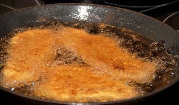 Bookmark These Kitchen Tips To Clean Oil After Frying