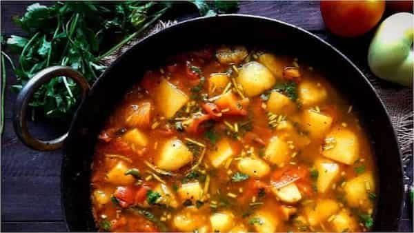 Potato Tomato Curry: An Easy-To-Cook Dish For Busy Week Days