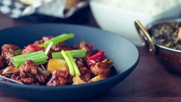 How To Make Restaurant-Style Chilli Chicken At Home (Super Easy Recipe Inside)