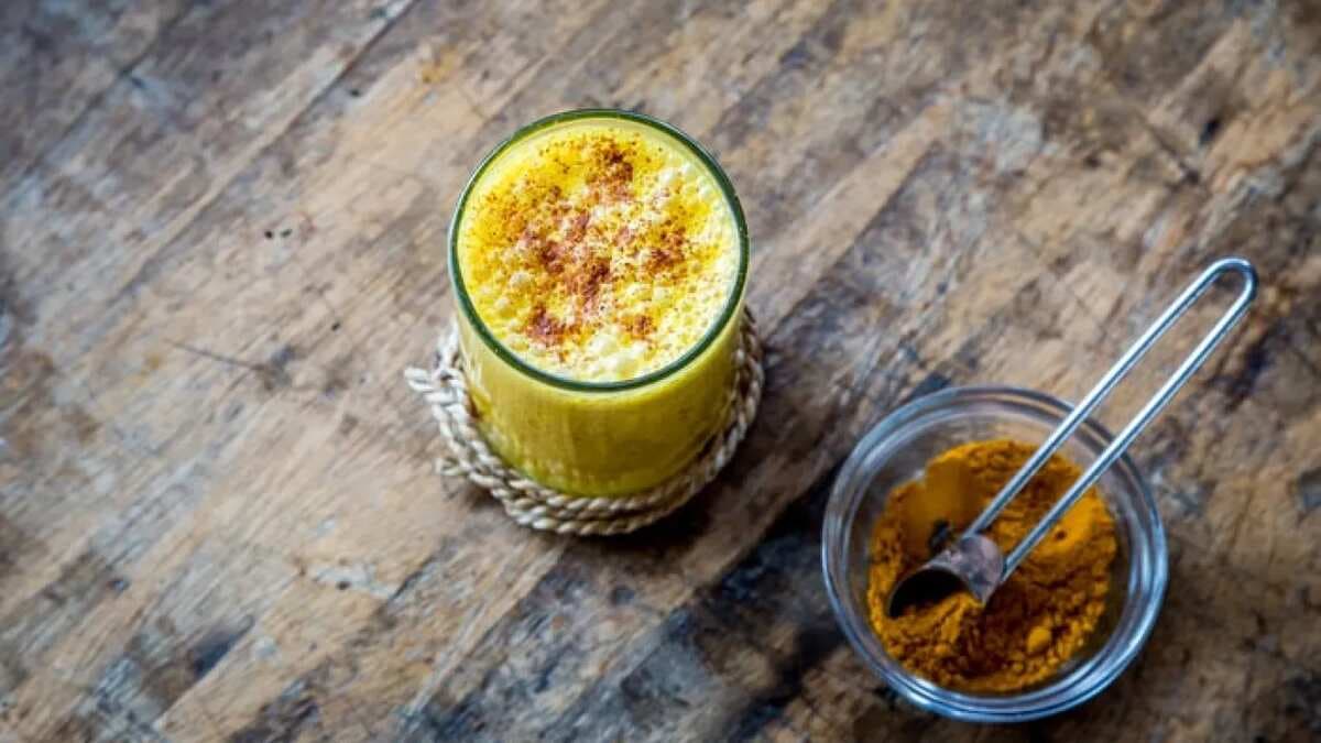 4 Benefits That Decodes India’s Obsession With Haldi Doodh