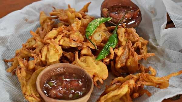 5 Desi Snacks You Can Cook In Just 30 Minutes