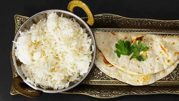 Rice VS Roti? Which Is The Healthier Bet For Weight Loss?