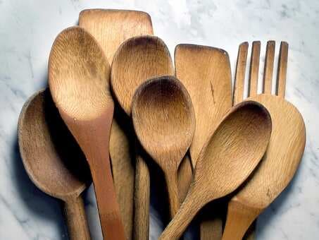 4 Easy Tips To Clean Wooden Utensils In The Kitchen