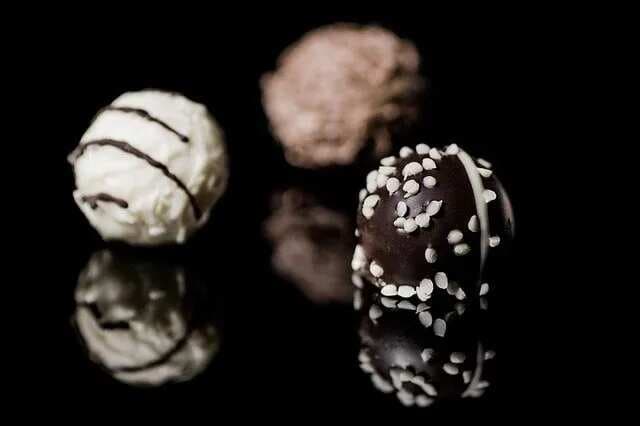 Give Your Weekend A Delicious Chocolatey Treat With These Chocolate Balls 