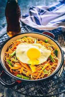 Crispy Noodles With A Twist: How To Make American Chicken Chop Suey At Home?
