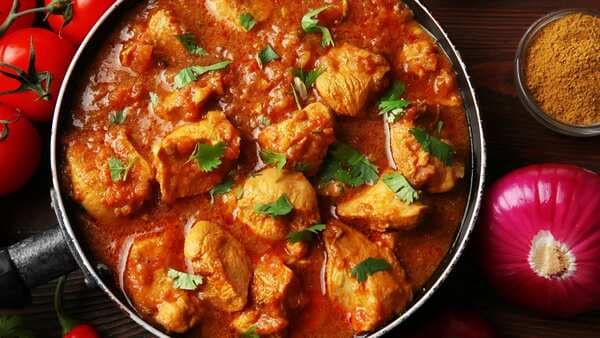 Watch: Cook This Delicious Malwani Chicken Curry For Dinner