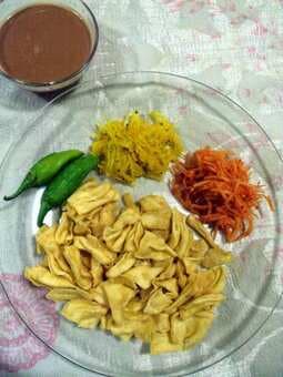 Papdi Gathiya, Papaya Sambharo And Fried Mirchi; A Perfect Tea Time Snack