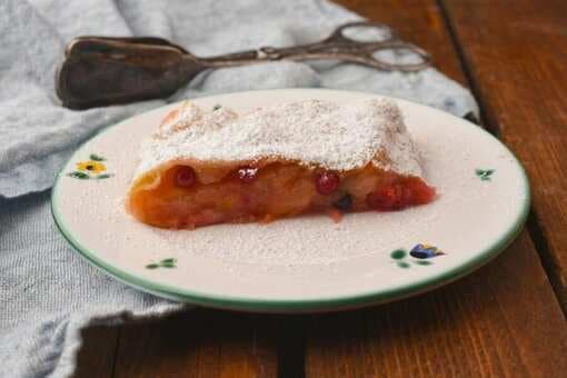 This Austrian Apple Strudel Is Making Us Swoon 