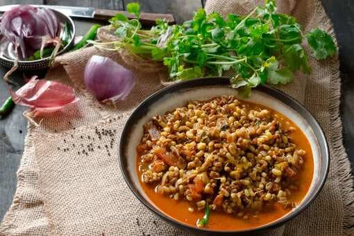 Matki Usal: Maharashtrian-Style Moth Beans Dry Veg Curry