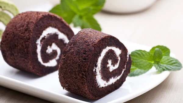 These No-Bake Oreo Swiss Rolls Are So Easy, You Can Make Them With Your Kids
