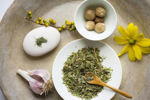 5 Ayurvedic Herbs To Effectively Tackle Allergies