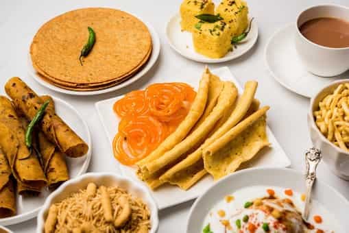 Khakhra Vs Fafda: How These Gujarati Snacks Are Different From Each Other?