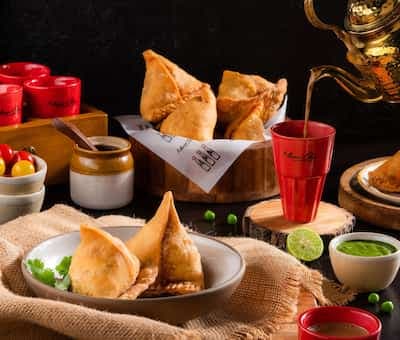 Ever Tried Butter Chicken Samosa? Chef Gagandeep’s Fusion Recipe Has Got Us Hooked