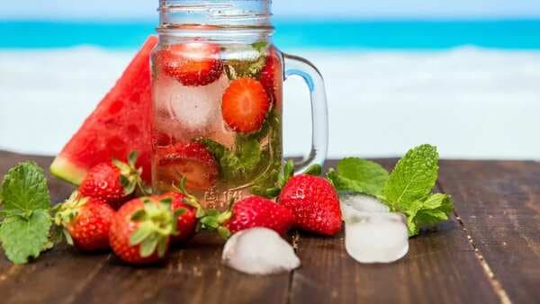 4 Strawberry Drinks That Can Freshen Up Your Mind And Mood