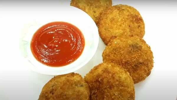 Chicken Cheese Cutlets: Fried Fritters With Goodness of Cheese