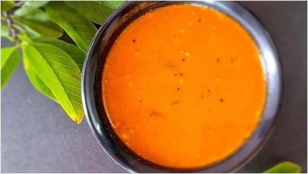Holige Saaru: Spicy Chana Dal Replete With Tropical Flavours