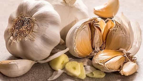 3 Home Remedies Of Garlic That May Work To Manage Weight Loss, Hair Fall And Diabetes