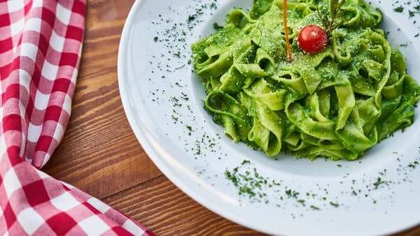Learn How To Make Wheat Spinach Pasta At Home