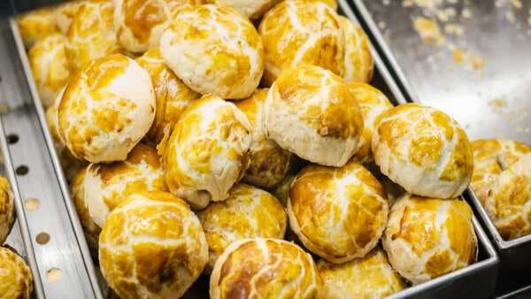 Pineapple Bun: A Breakfast Dish And Symbol Of Cultural Heritage 