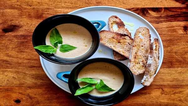 Monsoon Special: Boost Immunity With This Home-Made Garlic Soup  