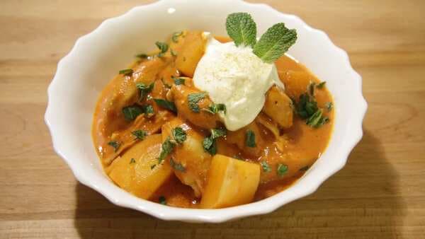 Aloor Dum: A Mouth-Watering Spicy Potato Dish Made In Bengali Style