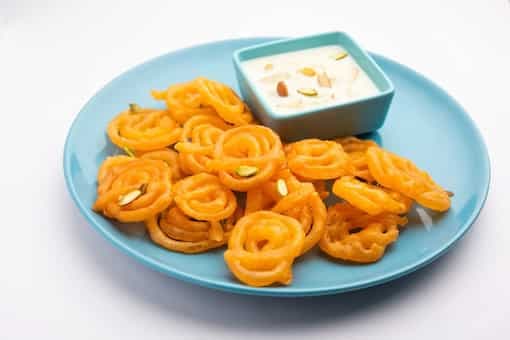 Vietnamese Food Blogger Tries Jalebi For the First Time; Video Goes Viral