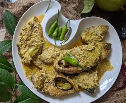 Traditional Bengali Fish Curries That One Must Try