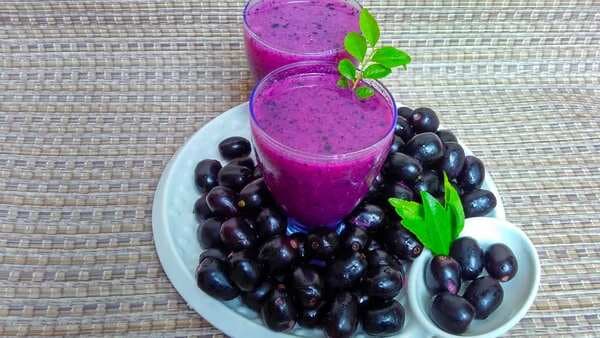 Welcome Season's First Jamuns With This Jamun Smoothie