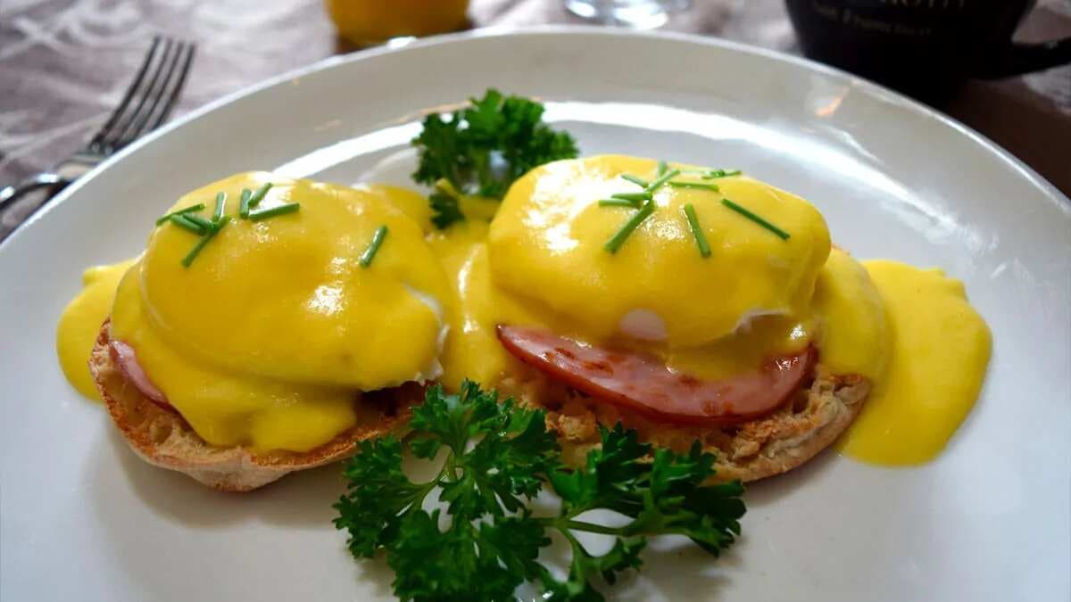 4 Tips To Make The Perfect Eggs Benedict For Breakfast  