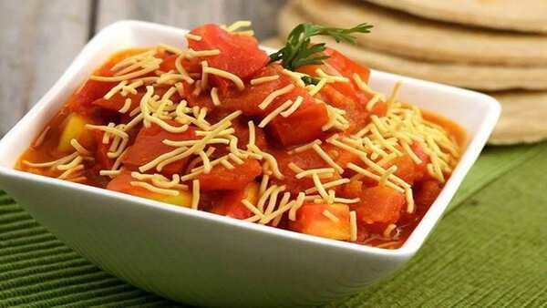 Sev Tameta Nu Shaak: A Gujarati Lunch Special Recipe Coming Your Way 