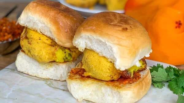 5 Classic Breakfast Dishes From Maharashtra That Have Our Heart