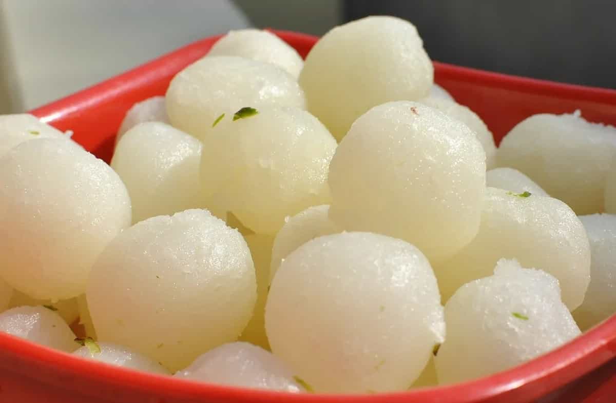 There’s Another Common Link Between Rasmalai And Roshogolla Beyond Chenna