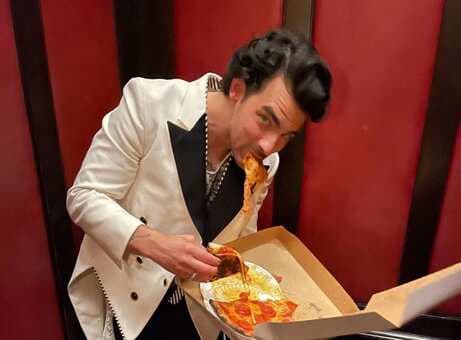 Joe Jonas Devouring Pepperoni Pizza At Met Gala Is A Mood: 5 Pizzas We Are Craving Now