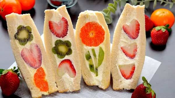 Have You Heard Of The Famous Japanese Fruit Sando Cake? 