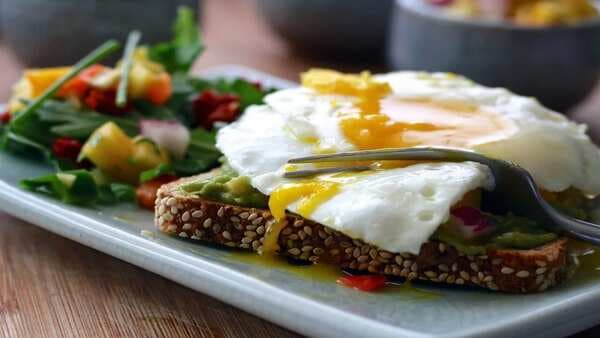 Some Eggsquisite Egg Sandwiches That Will Make Mornings Easy