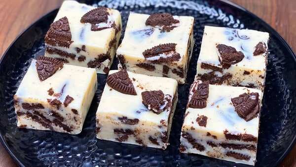 This Oreo Fudge Is Ideal For Your Weekend Cravings