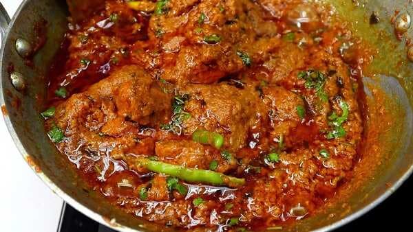Mughlai Touch To Dinner; Know How To Make Chicken Changezi And Chicken Korma