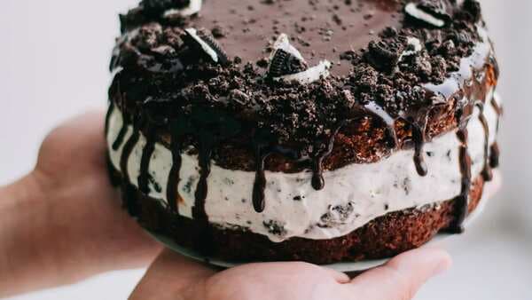 Move Over Baking: 5 Delightful Cakes You Can Make In A Pressure Cooker 