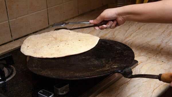 Khoba Roti: An Ancient Rajasthani Bread That Has Served Rajputs And Nomads Alike
