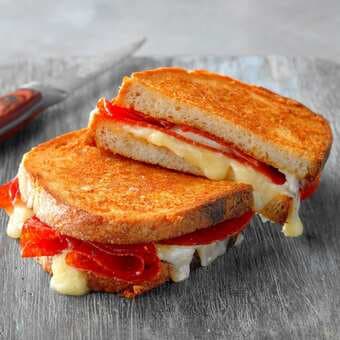 What's In The Lunch Box: Grilled Cheese Pepperoni Pizza Sandwich