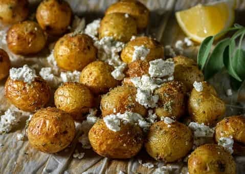 Appetizer Alert: Try These Cheesy Brie Smashed Baby Potatoes Now