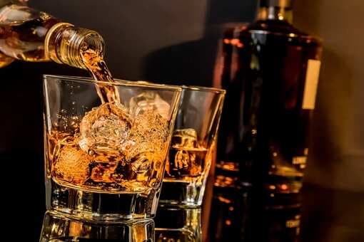 Why To Add Water To Whiskey, Explained 